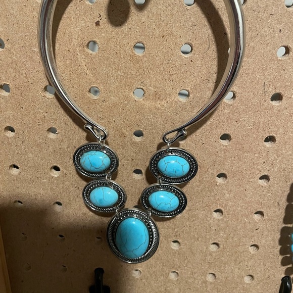 Turquoise crackle and silver statement necklace. - Picture 2 of 2